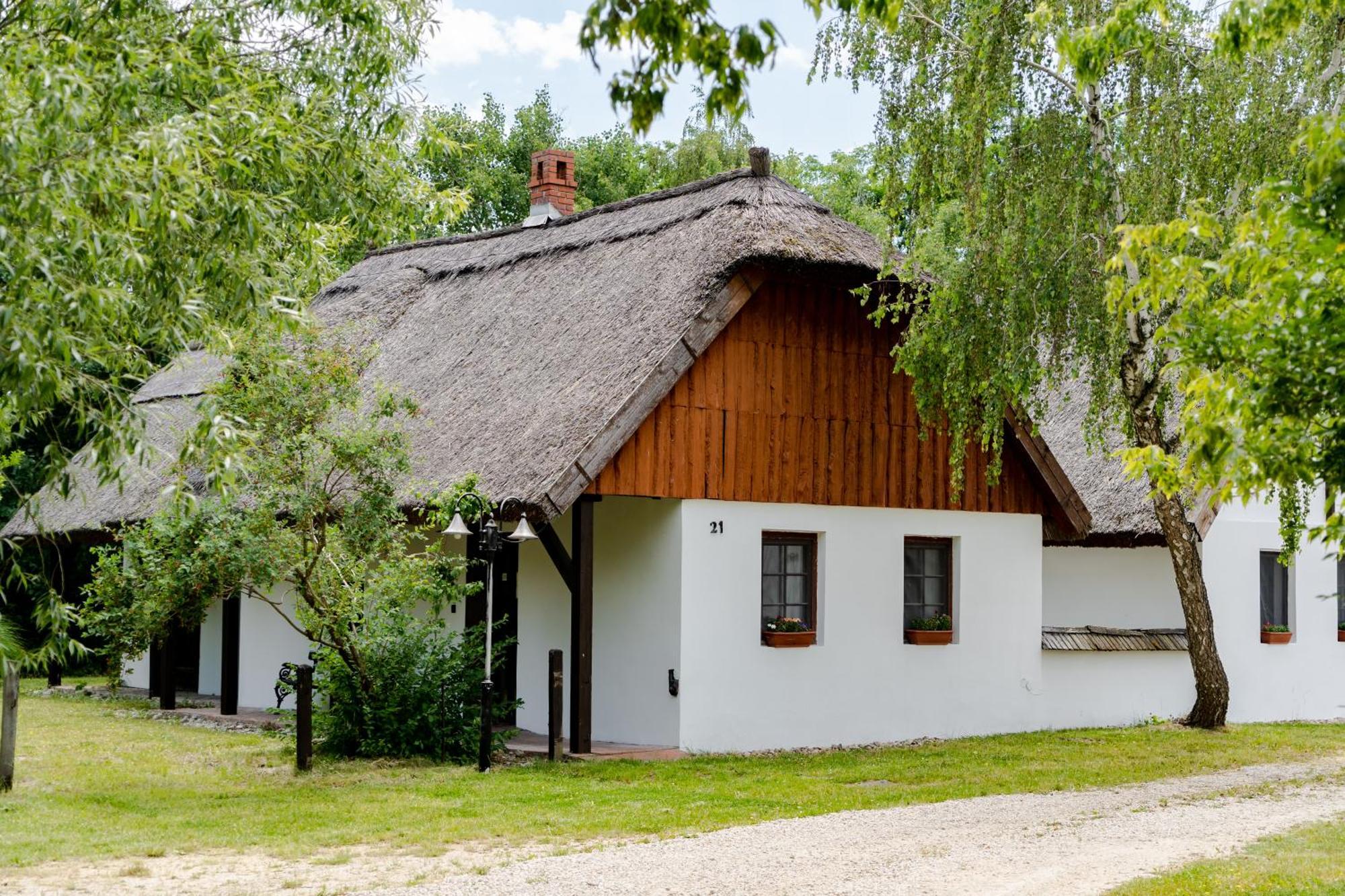 Kompleks wypoczynkowy Bohem Birtok Es Csarda *